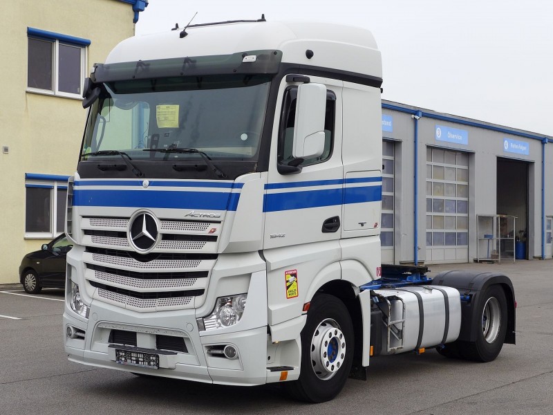 Поступление Mercedes Actros MP4