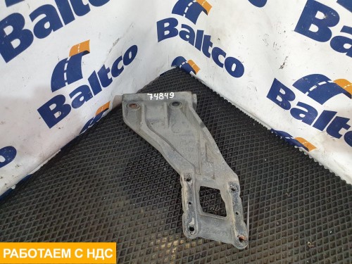 Кронштейн брызговика правый